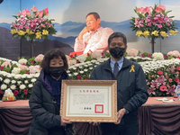 丘丘合唱團前團長邱晨辭世 文化部頒褒揚狀