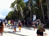 菲律賓觀光部指長灘島聖週擠爆 居民盼更多旅客