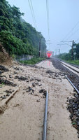 豪雨致路線淹水 台鐵宜蘭線大里到龜山列車延誤
