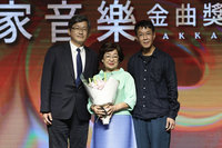 邱晨獲金曲特別貢獻獎 遺孀淚盼客家音樂走向國際