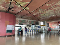 台鐵苗栗站綠建築沒冷氣 旅客怨熱剪票員曾中暑