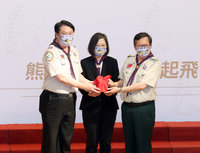 出席童軍活動 蔡總統不忘提醒18歲公民權複決