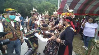 盛裝出席小米豐收祭 「祖邁市長」受族人熱烈歡迎