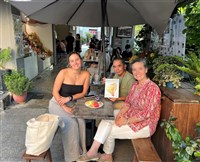 AIT處長孫曉雅和女兒暢遊台南 黃偉哲留言歡迎