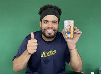 福來喜看到全壘打紀念商品 用中文大喊：帥哥