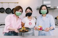 總統與小廚神Liya聯手上菜 讚米粉數一數二好吃[影]