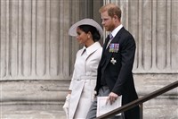 英媒：女王國葬料於9/19舉行 哈利梅根會出席