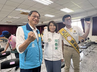 屏東縣長選舉三強鼎立 首度同框後掃街拜票
