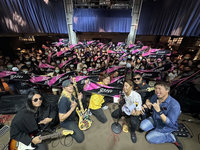 董事長樂團與年輕音樂人飆唱 勉勵堅持到底能勝利