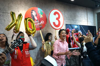 花蓮選前之夜  綠營溫馨音樂會、藍營團結大遊行