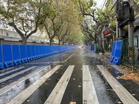 上海烏魯木齊路抗議過後  加設路障見警率增