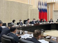 陳建仁上午赴政院引關注  羅秉成：參加癌症防治會報