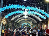 「屏東聖誕節」用泡泡模擬下雪  民眾如置身雪國