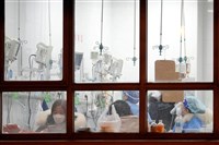 中國疫情大爆發 多地鬧血荒