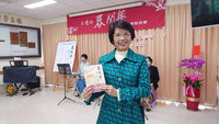 王瓊玲義賣新書「春閨夢」  為身心障礙者購置輔具
