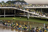 支持者暴動巴西前總統波索納洛避走美國 眾議員要拜登趕人