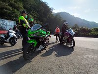 北宜公路週末成賽車場  新店警2小時罰15件