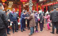 頭份義民廟發福袋  賴清德：團結迎接充滿希望新年