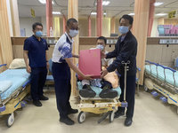 屏警查毒遭車撞  胸腳擦挫傷住院治療