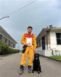 北市搜救犬Hugo高級認證到手 領犬員曝心路歷程