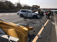 轎車自動駕駛疑未注意車前狀況  追撞緩撞車釀5傷