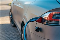 研調：全固態電池車最快2030年續航力追平燃油車