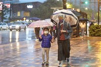 吳德榮：30日鋒面影響 中部以北防雷雨