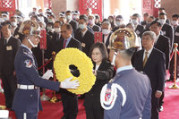 蔡總統出訪前赴忠烈祠致祭  向烈士遺族致意