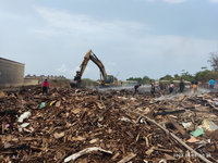 高雄林園空地悶燒 環保局限期30天內清除廢棄物