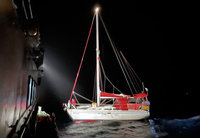 日籍帆船嘉義外海故障暗夜迷航 布袋海巡隊救援