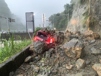 大雨狂襲苗栗 多處落石坍方、市區地下道淹水