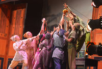 紙風車駛入新北上演武松打虎  親子爆棚滿笑聲