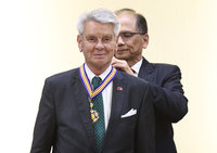 法國參議院副議長李察 獲頒國會一等榮譽獎章