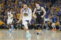 柯瑞喊不存在的暫停險誤事 勇士擒國王扳平戰局