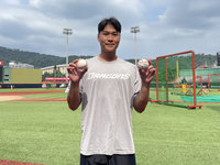李超中職初登板證明自己 紀念球吳東融備註「壞球」