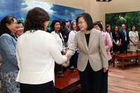總統接見美京中華會館參訪團　期盼台美關係更上層樓