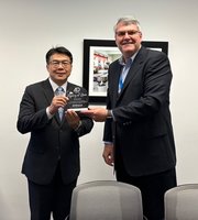 美糧食濟貧組織贈台夥伴貢獻獎  擴大合作