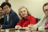 拜會立院外委會 特拉斯：攜手台灣應對假訊息挑戰