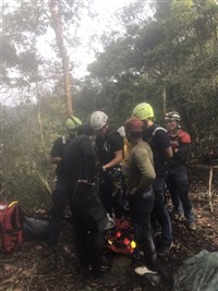 飛龍瀑布溯溪團意外5受困者順利吊掛 仍有5人失聯待搜救