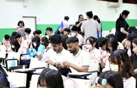 施麗梅嘉華中學教春仔花  外籍生體驗台灣傳統文化