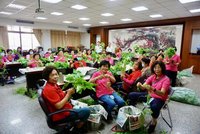 中市迎端午穿木屐躦鯪鯉將登場  志工忙挑揀麻芛