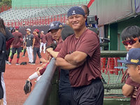 霍爾又身體不適下二軍 陳俊秀手感好回歸