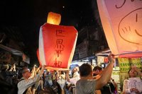 夜空展現天燈之美 國際媒體許願新聞自由