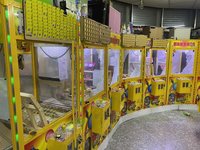 竹南30台夾娃娃機玻璃遭砸 苗栗警鎖定對象追緝