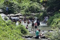 台東飆高溫  野溪成小朋友消暑天堂