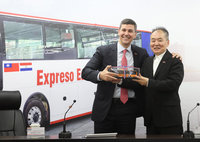 參訪電動巴士業者  潘尼亞盼更多台商投資巴拉圭