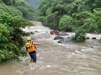 花蓮砂婆噹溪7溯溪遊客受困  全數救出無傷亡