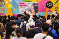 「孤獨搖滾！」作者濱路晶來台 粉絲擠滿簽名會