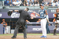 悍將因妨礙守備2分消失  丘昌榮抗議被趕出場