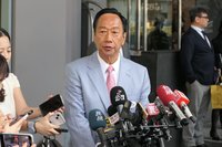 會晤麻生太郎 郭台銘提金門和平宣言讓台灣避戰